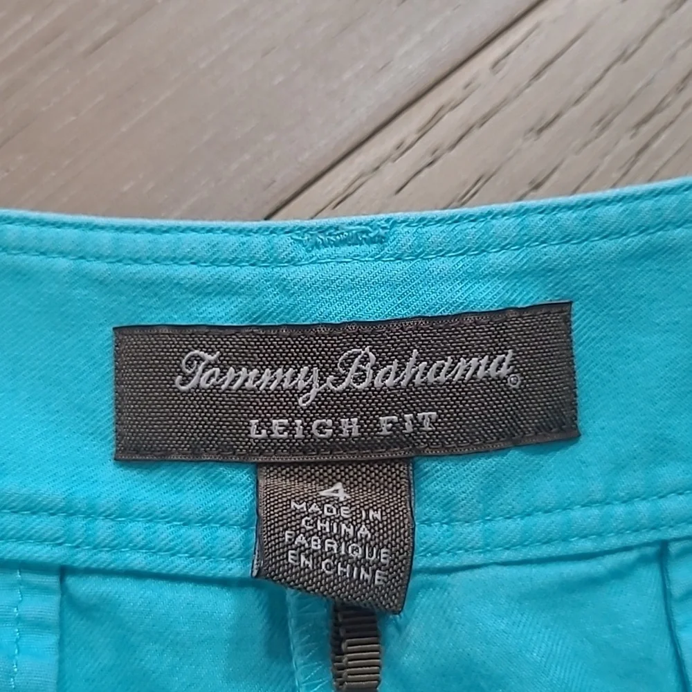 EUC Tommy Bahama Shorts Women's sz 4  Leigh Fit Blue 100% Cotton Chino Shorts